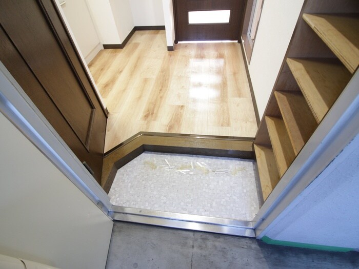 物件内観写真13　(玄関)