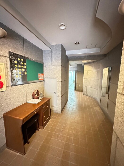 物件外観写真6　(エントランス部分)