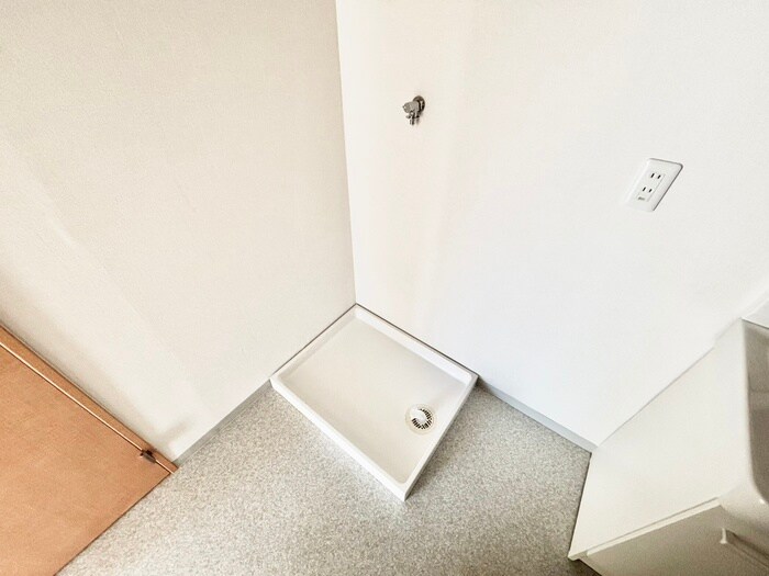 物件内観写真16　(洗濯機置場)