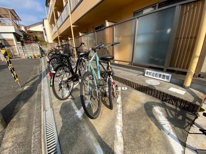 物件外観写真5　(駐輪場)