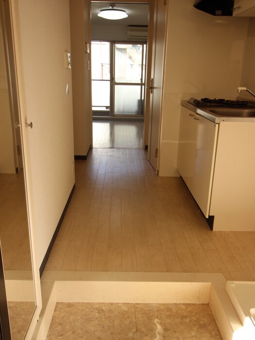 物件内観写真16　(玄関)