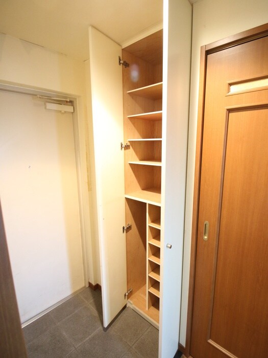 物件内観写真8　(靴箱)