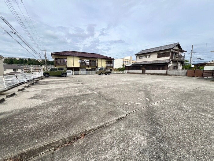 物件外観写真6　(駐車場)
