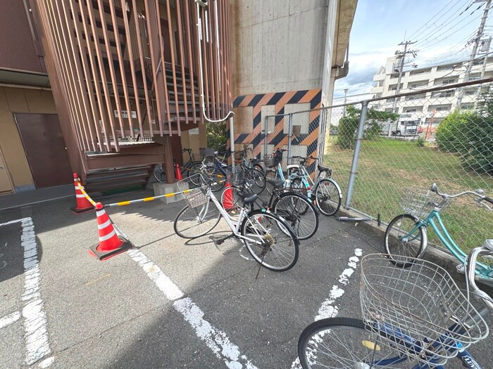 物件外観写真6　(駐輪場)