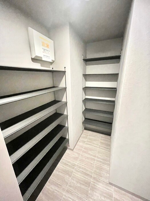 物件内観写真8　(靴箱)