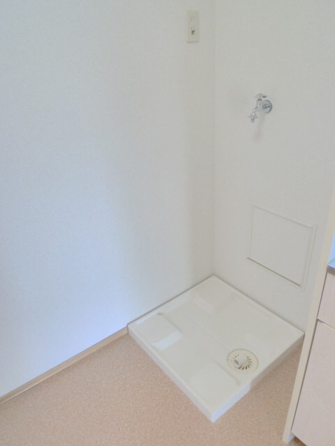 物件内観写真10　(洗濯機置場)