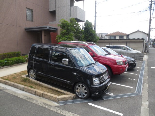 物件外観写真2　(駐車場)