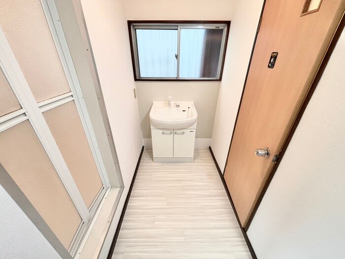 物件内観写真8　(洗面)