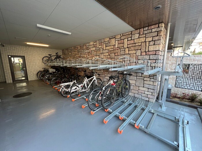 物件外観写真6　(駐輪場)