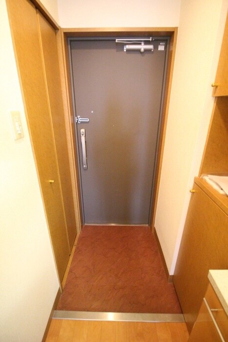 物件内観写真16　(玄関)