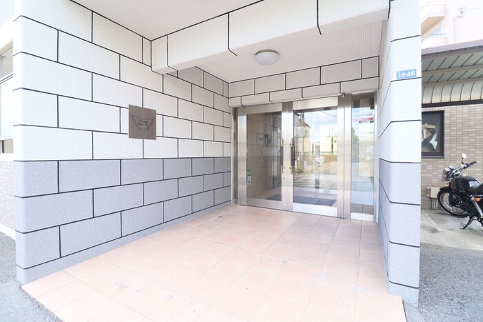 物件外観写真3　(エントランス部分)