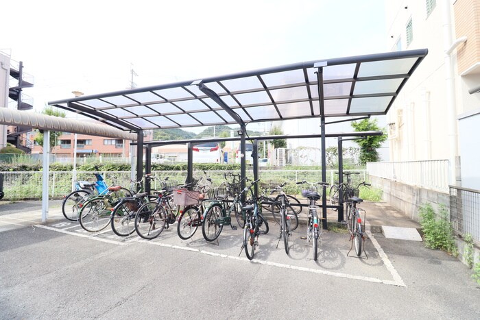 物件外観写真4　(駐輪場)