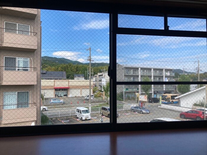 物件内観写真21　(室内からの展望)