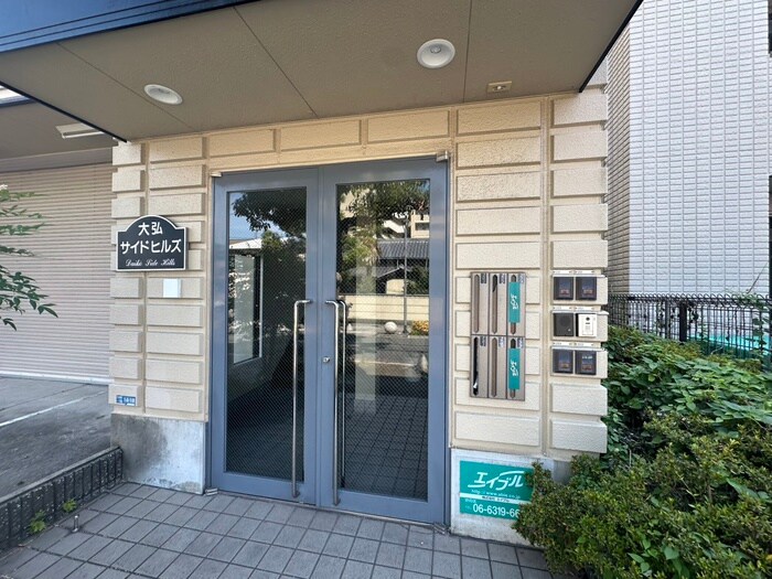 物件外観写真3　(エントランス部分)