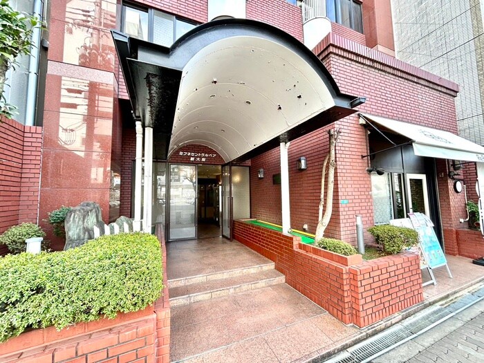 物件外観写真2　(エントランス部分)