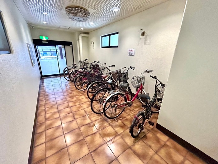 物件外観写真3　(駐輪場)