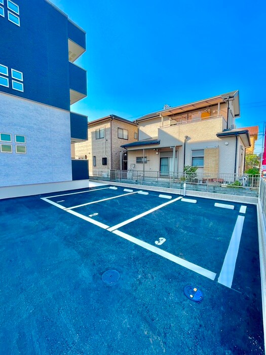 物件外観写真6　(駐車場)