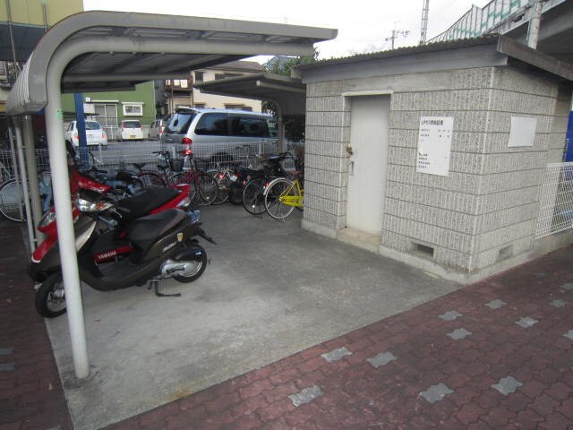 物件外観写真3　(駐輪場)