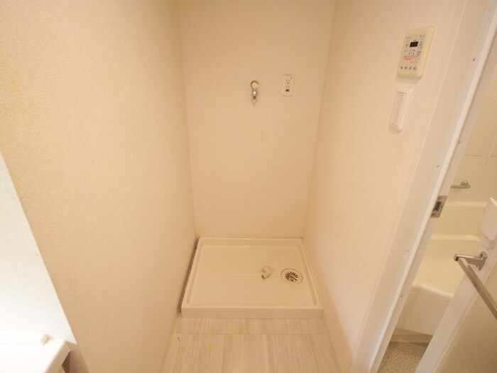 物件内観写真13　(洗濯機置場)