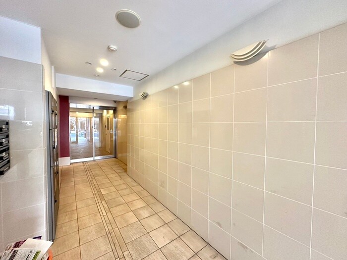 物件外観写真2　(エントランス部分)