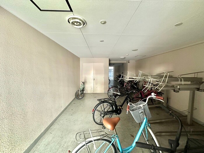 物件外観写真5　(駐輪場)