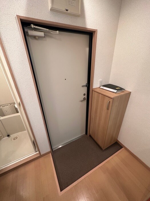 物件内観写真7　(玄関)