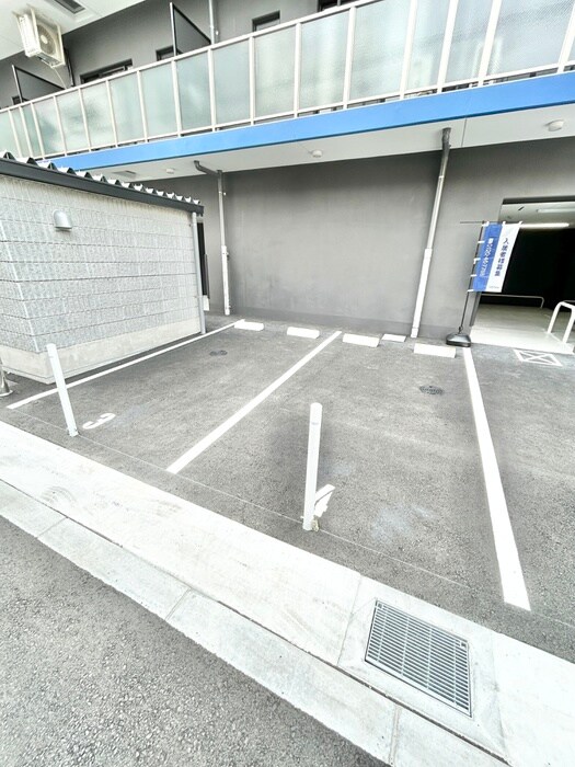 物件外観写真5　(駐車場)