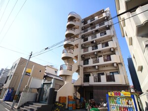 グルパ十三マンション外観写真