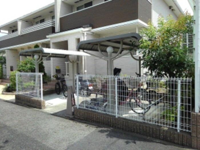 物件外観写真2　(駐輪場)