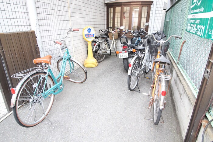 物件外観写真2　(駐輪場)