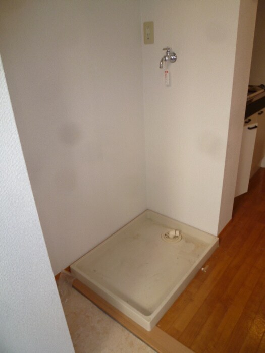 物件内観写真9　(洗濯機置場)