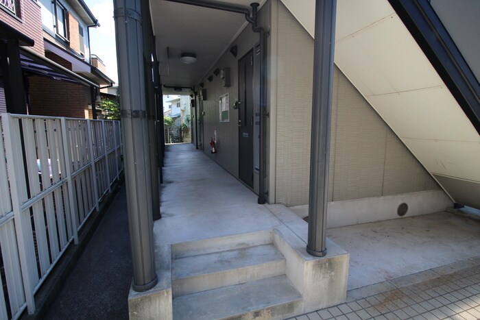 物件外観写真4　(エントランス部分)