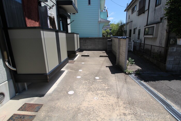 物件外観写真6　(駐車場)