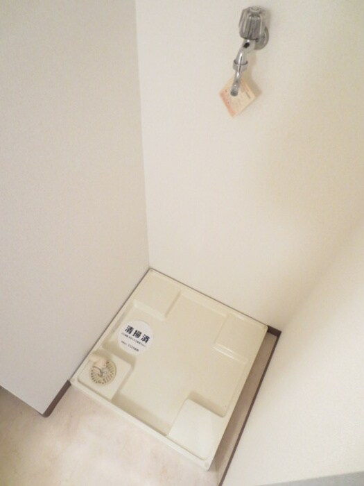 物件内観写真9　(洗濯機置場)