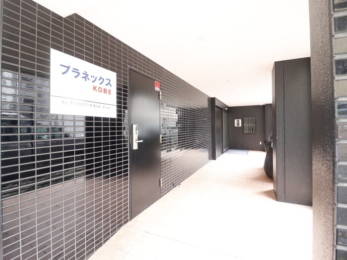 物件外観写真4　(エントランス部分)