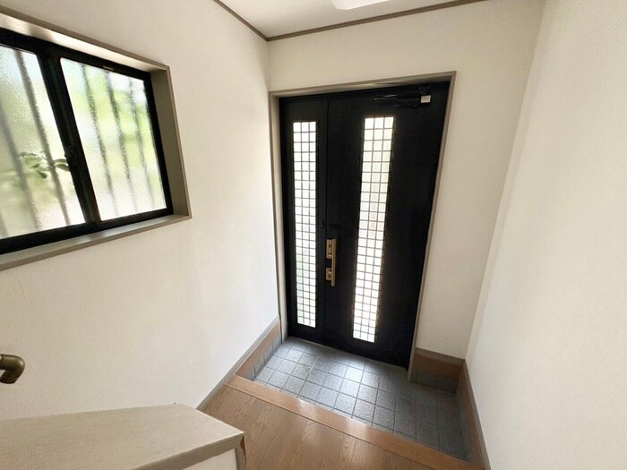 物件内観写真21　(玄関)