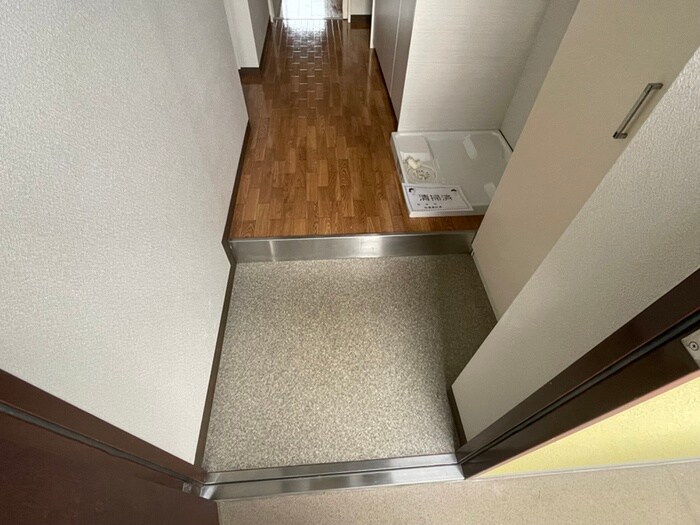 物件内観写真17　(玄関)