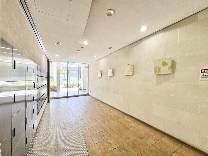 物件外観写真3　(エントランス部分)