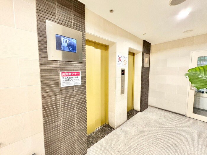 物件外観写真4　(エントランス部分)