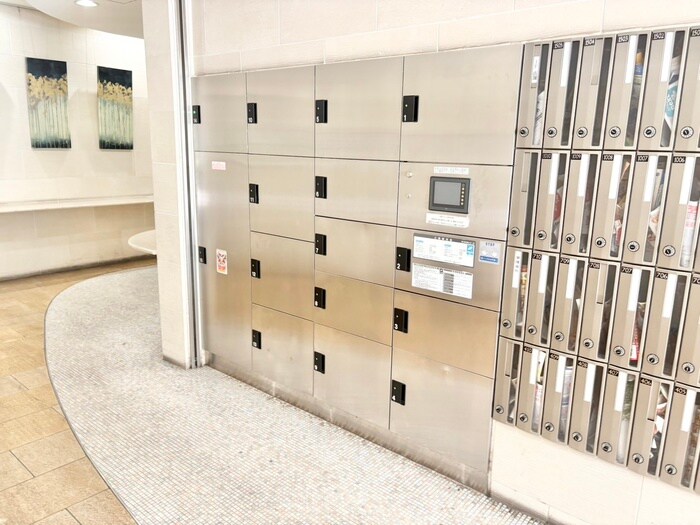 物件外観写真5　(エントランス部分)