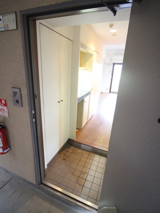 物件内観写真7　(玄関)