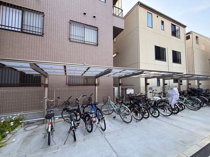 物件外観写真5　(駐輪場)