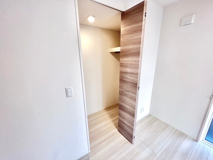 物件内観写真12　(収納)