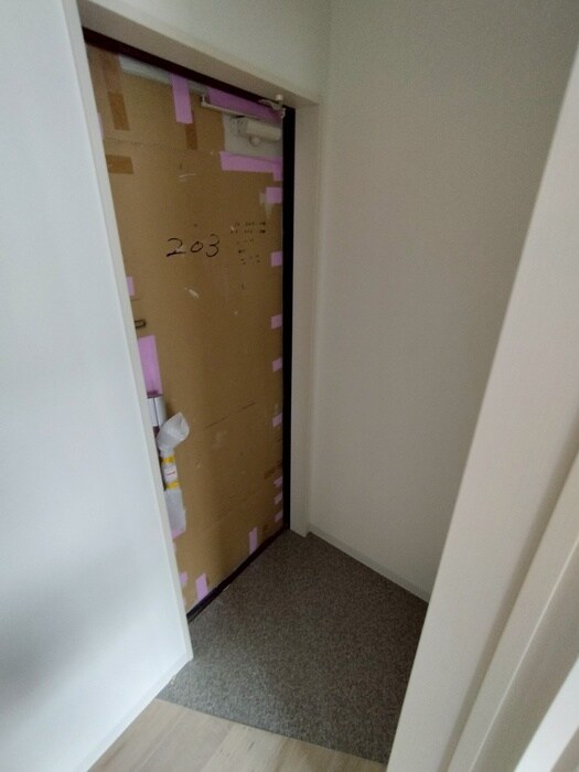 物件内観写真14　(玄関)