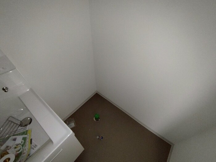 物件内観写真16　(洗濯機置場)