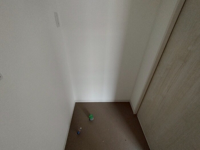 物件内観写真18　(洗濯機置場)