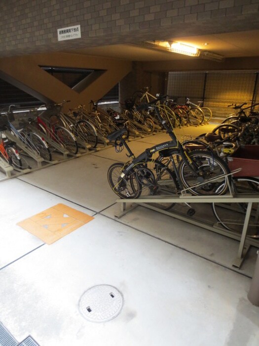 物件外観写真4　(駐輪場)