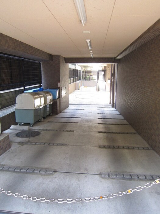 物件外観写真5　(エントランス部分)