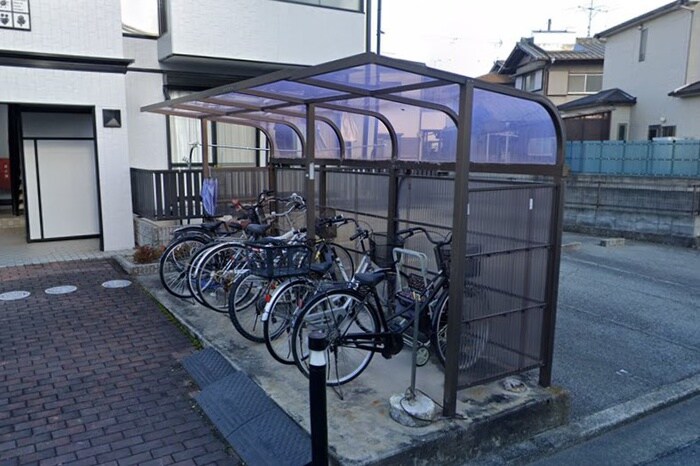 物件外観写真4　(駐輪場)