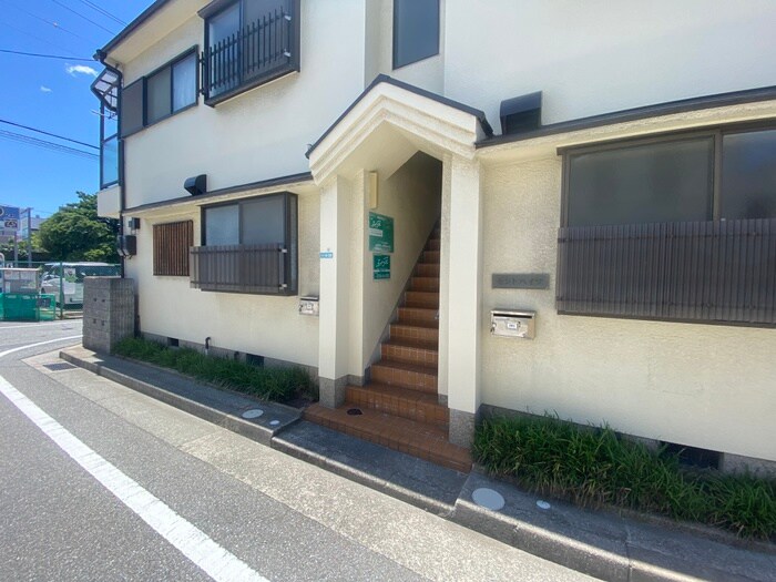 物件外観写真4　(エントランス部分)